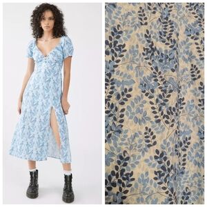Urban Outfitters-Kiss the Sky side slit maxi dress In Lue Floral Print Size XS
